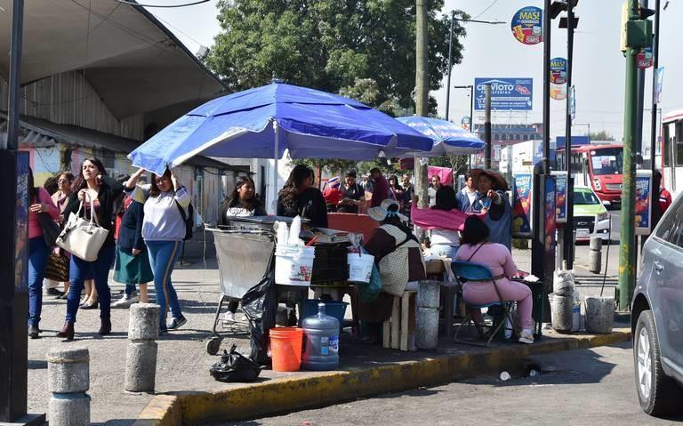 Comerciantes establecidos piden retirar a los vendedores ambulantes del centro de Toluca. Foto: AGENCIA ENFOQUE