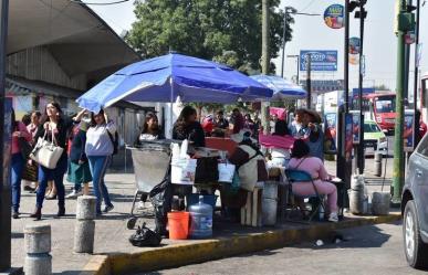 Comerciantes establecidos piden retirar a los vendedores ambulantes de Toluca