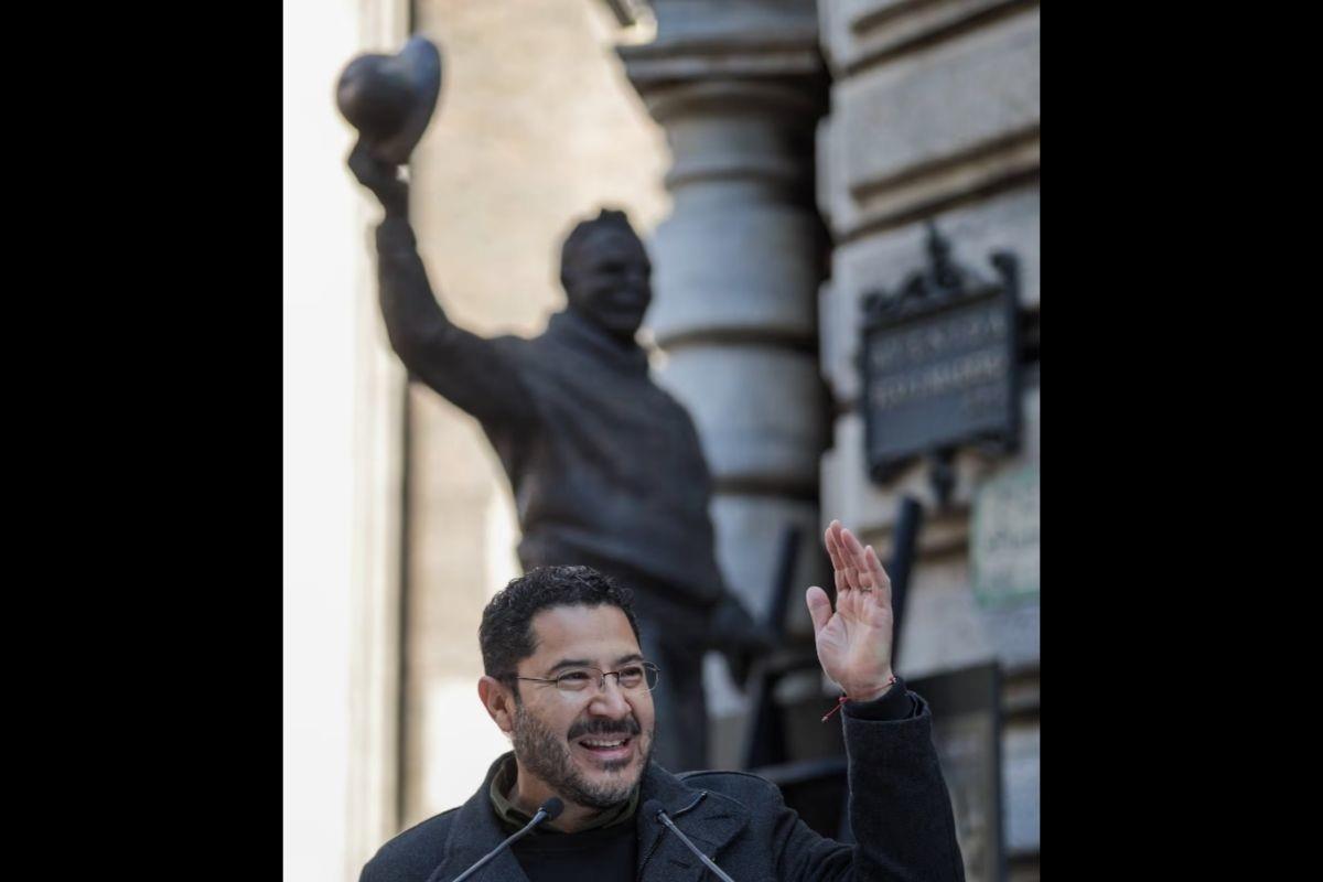 ¡Viva Villa! Develan escultura de Francisco Villa en el Centro Histórico de CDMX Foto: Martí Batres