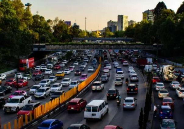 Hoy no circula, lunes 1 de enero te decimos cuáles autos se quedan en casa