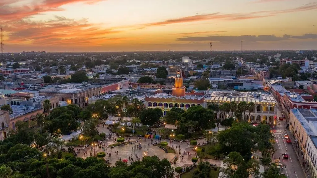 La capital yucateca cuenta con atractivos turísticos como lo es Paseo de Montejo Fotos: HÉCTOR GUAREPO