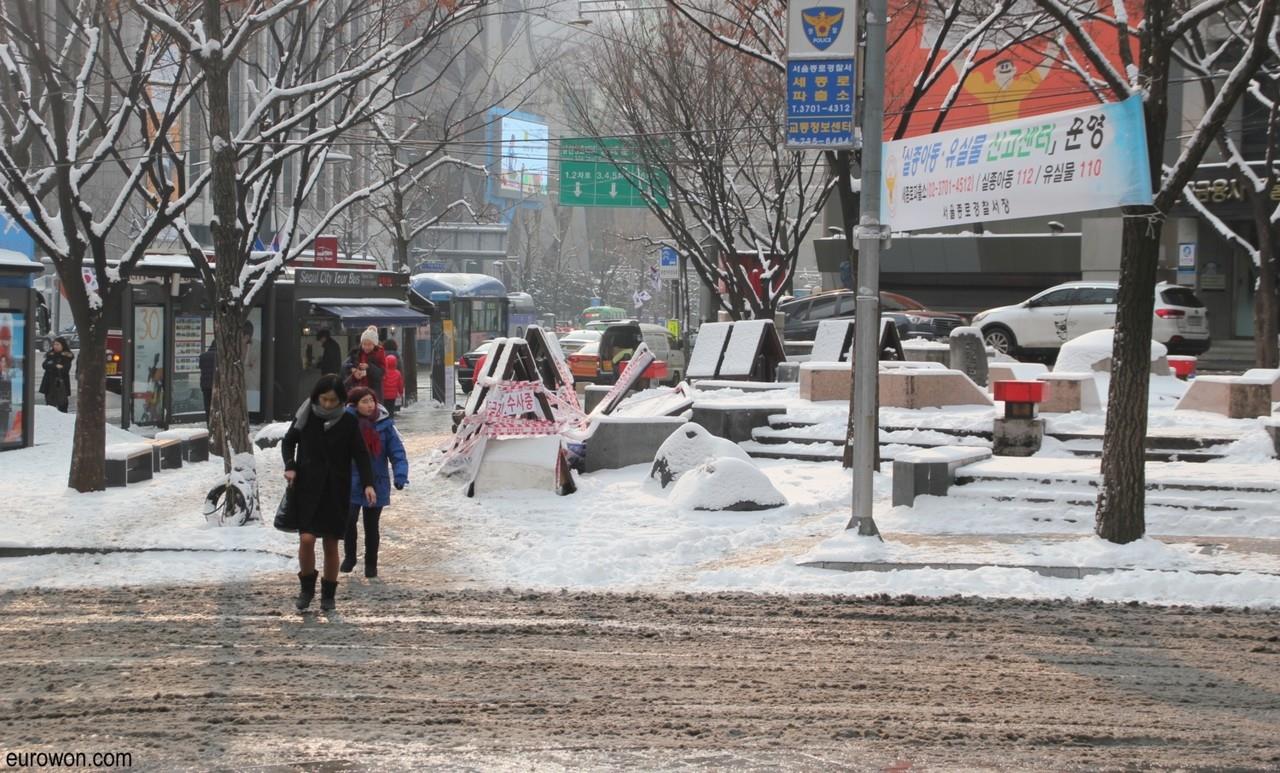 Autoridades emitieron un aviso por fuertes nevadas para toda la zona  DE Seúl. FOTO. Eurowon.com