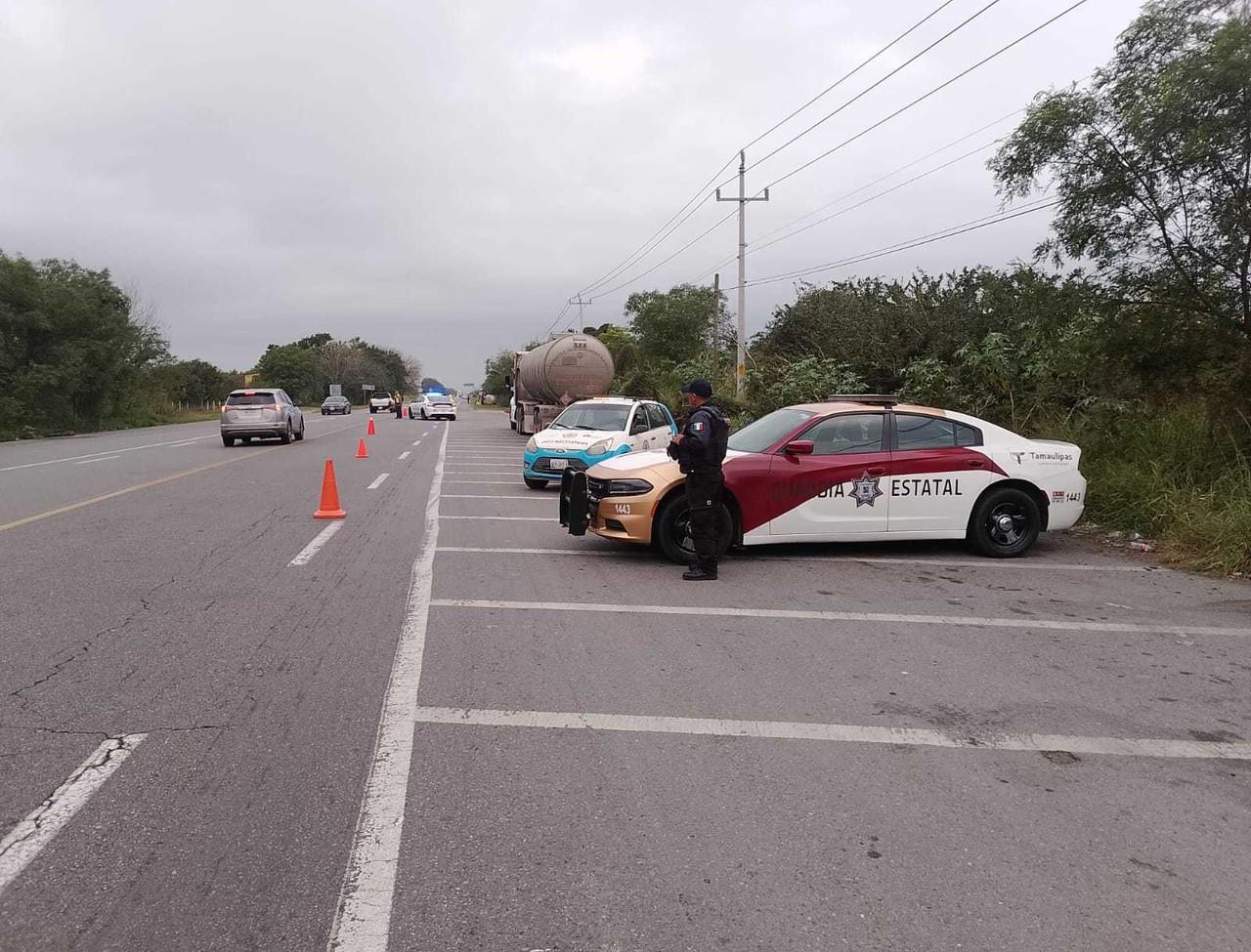 Desprendimiento y derrame de pipa de turbosina en Carretera Federal 85