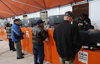 Ciudadanos cumplidos inician el año pagando el predial en Santa Catarina