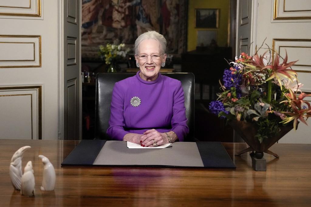 La reina Margarita II pronuncia un discurso por el Año Nuevo y anuncia su abdicación desde el Palacio de Cristián IX, el castillo de Amalienborg, el domingo 31 de diciembre de 2023, en Copenhague. (Keld Navntoft/Ritzau Scanpix vía AP)