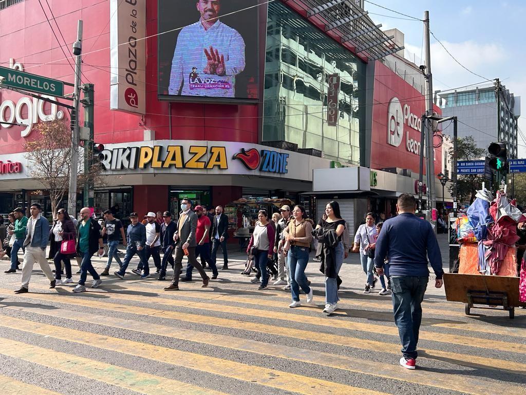 Durante un recorrido realizado por POSTA, en la Plaza Morelos y la avenida Benito Juárez, en el centro de Monterrey, los entrevistados coincidieron que en diciembre les gano la alegría de las fiestas, convivencia y los regalos. Foto: Rosy Sandoval