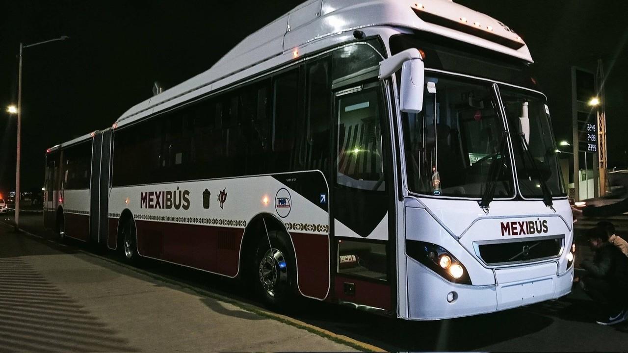 La falta de precaución y la desobediencia al reglamento de tránsito al invadir el carril del mexibús, dejó 18 muertos en 2023. Foto: Foto: FB Todo Sobre El Mexibus BRT L4