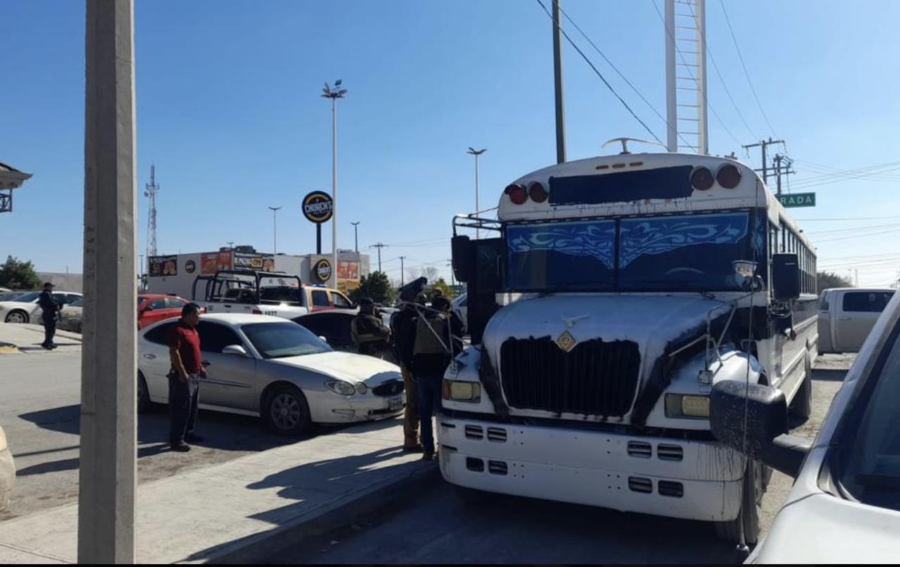 Trasladaban a los 31 migrantes en un camión. Foto: X/JesúsRamírez