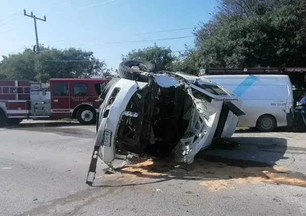 5 lesionados en volcadura en Victoria