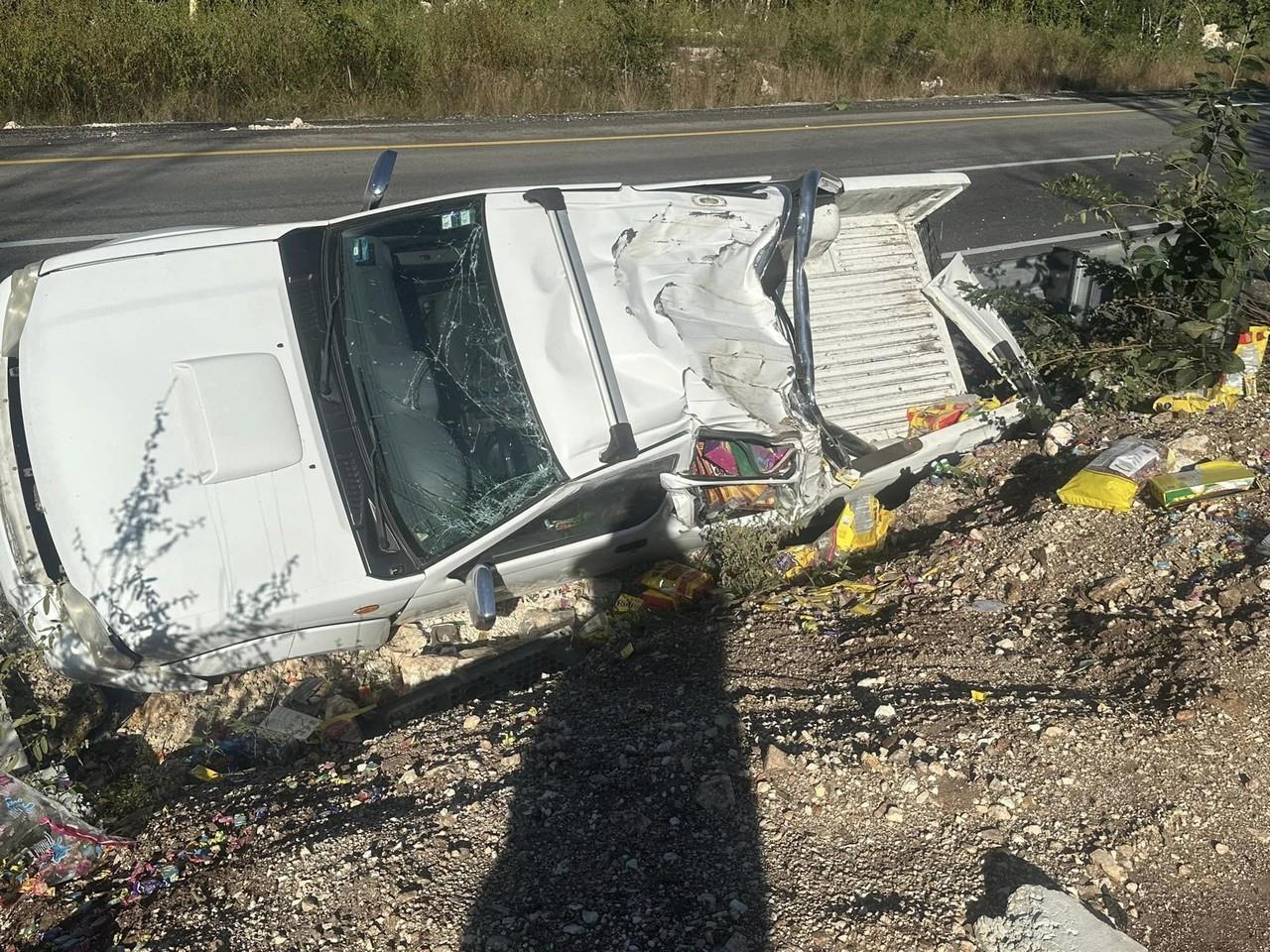 Un nuevo accidente se registró en la vía Mérida-Cancún pero sin mortales consecuencias.- Foto cortesía