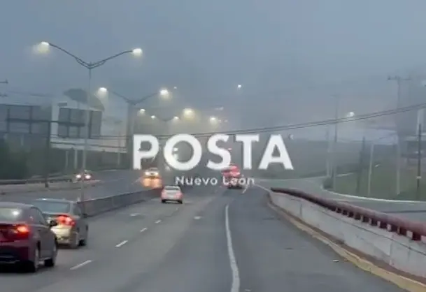 Bancos de niebla cubren la avenida Raúl Rangel Frías