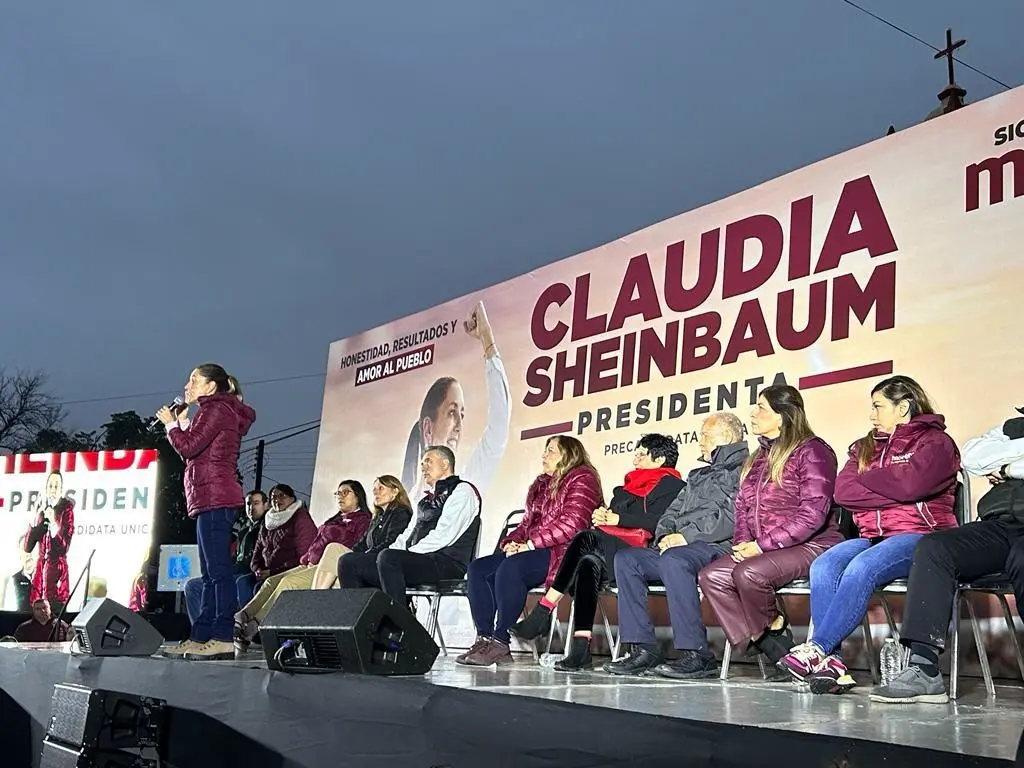 Sheinbaum detalló que durante la mañana se reunió con una empresa de trenes, porque se está comprometiendo a desarrollar los siete proyectos que anunció el presidente de la República. Foto: Rosy Sandoval