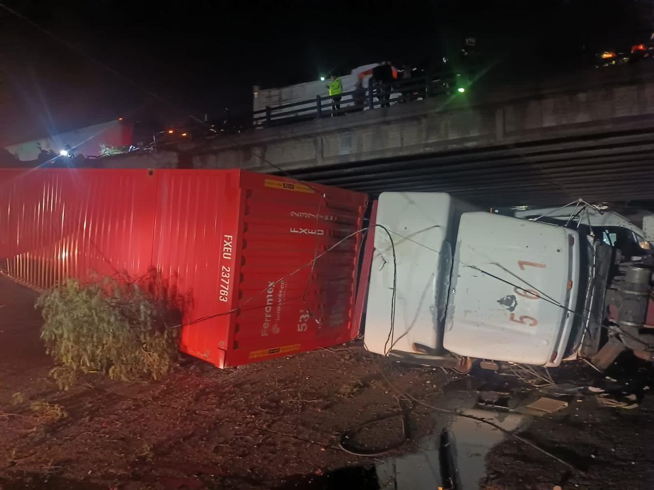 Aparatoso accidente en Tlalnepantla deja nueve lesionados. Imagen: Cortesía.