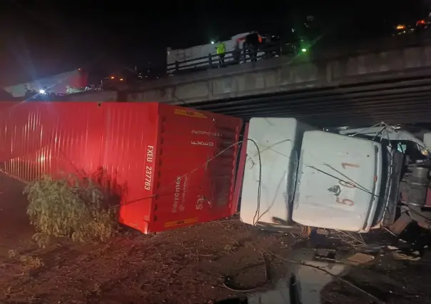 Choque de tráiler deja 9 lesionados en Tlalnepantla