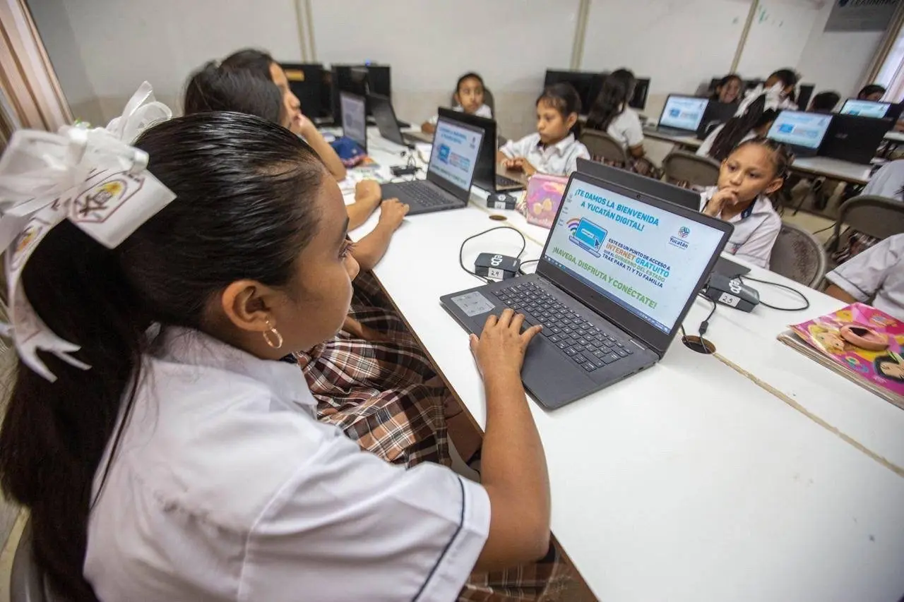 El Gobierno del Estado de Yucatán busca dotar de internet a todas las escuelas de la entidad.- Foto de Gobierno del Estado