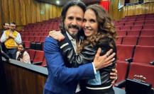 VIDEO: Lucero y José Ron sorprenden con apasionado beso