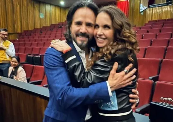 VIDEO: Lucero y José Ron sorprenden con apasionado beso