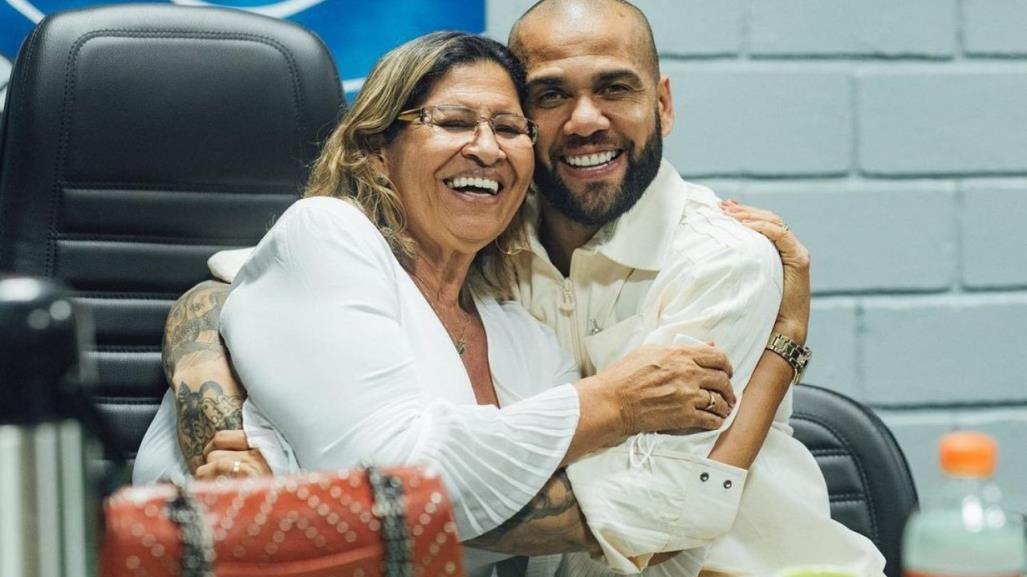 Madre de Dani Alves revela la identidad de la víctima de su hijo