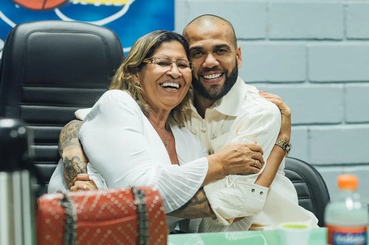 Dani Alves y su madre Foto: Art of Passing