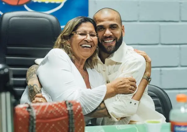 Madre de Dani Alves revela la identidad de la víctima de su hijo