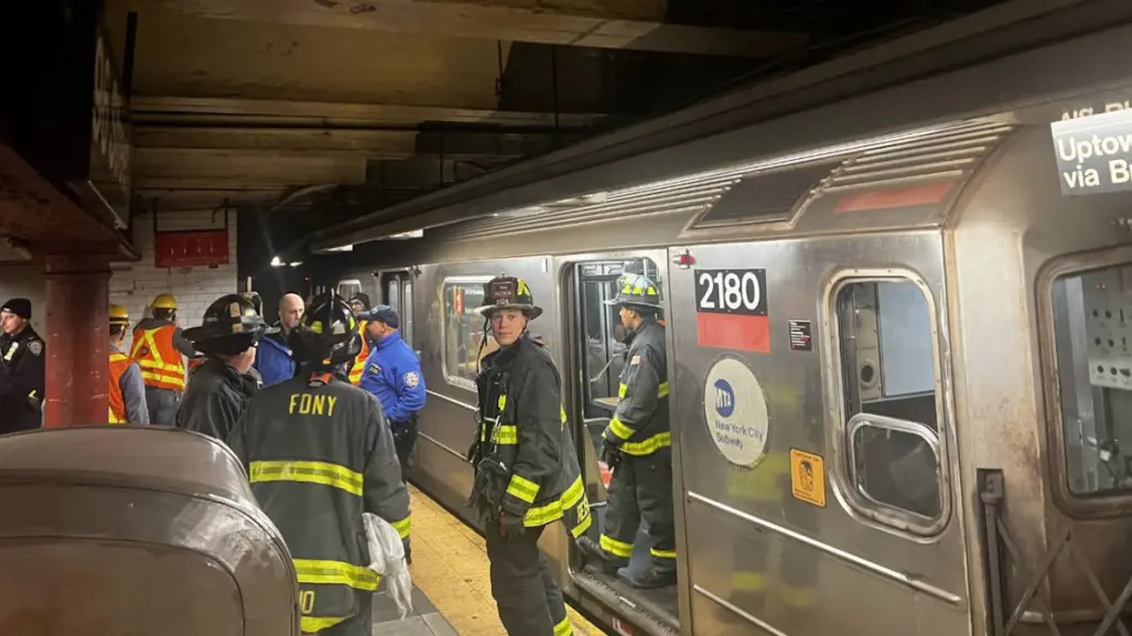 Chocan trenes en el Metro de Nueva York, hay 26 heridos