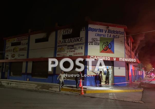 Controlan incendio en negocio de bicicletas en Linares