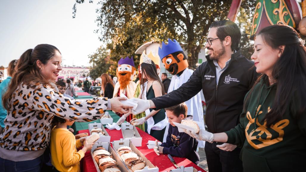 Compartiendo la alegría de una Rosca de Reyes gigante en Santiago