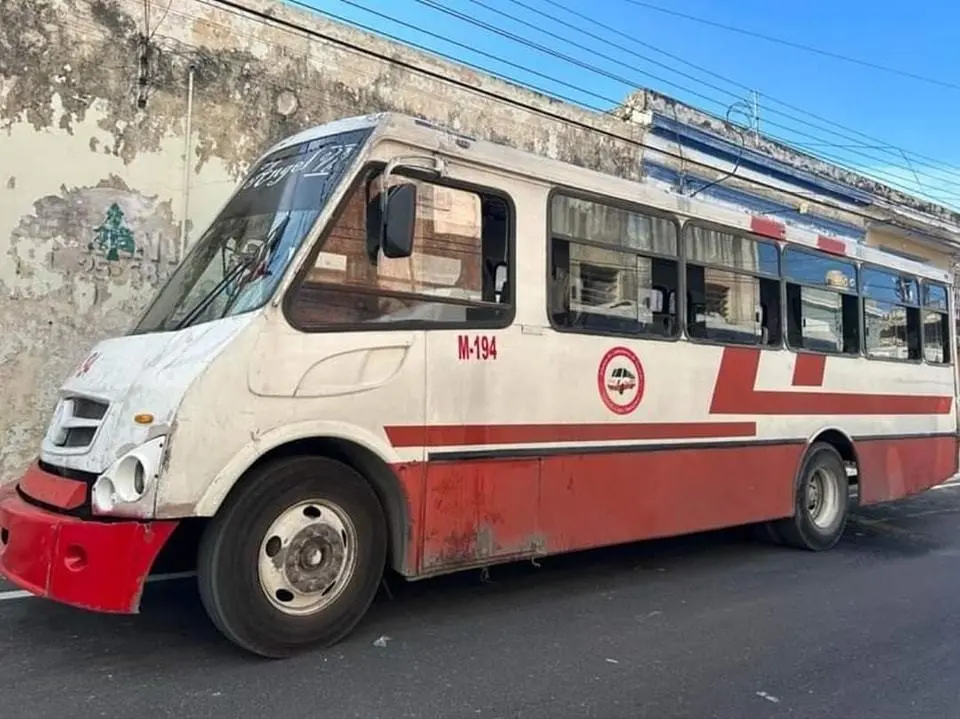 Camiones que sirvieron como medio de transporte para los meridanos son vendidos en las redes sociales.- Foto de Facebook
