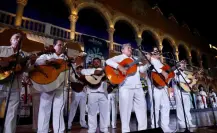 Con trova yucateca se fesjeta la fundación de Mérida
