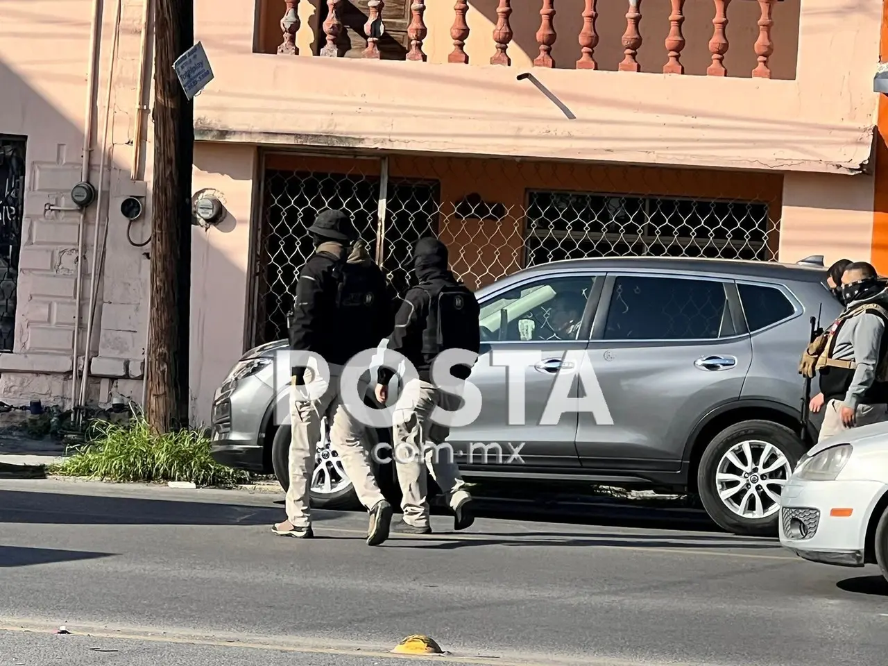 Durante su intervención, dos sospechosos lograron escapar, lo que desencadenó una intensa persecución en las colonias aledañas de Obrerista, Progreso y Sarabia. Foto: Raymundo Elizalde.