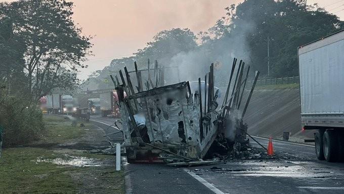 Accidentes automovilísticos provocan cierre de carreteras en Coatzacoalcos