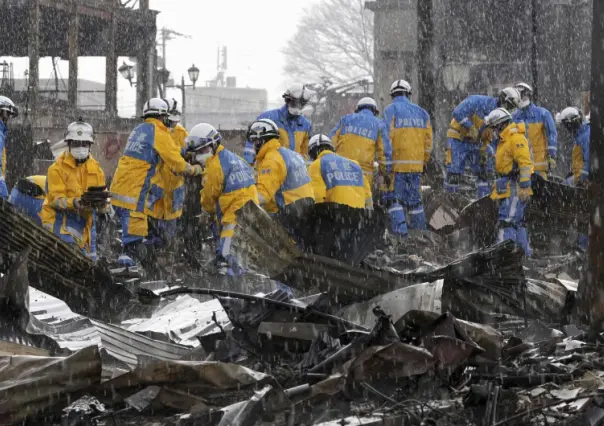 Suman 126 muertos por el terremoto de 7.6 en Japón