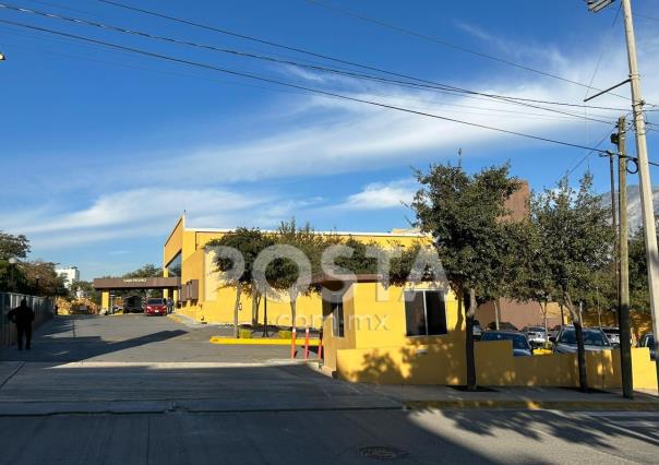 Inician funerales de Carlos Bremer en las Capillas Valle de la Paz de San Pedro