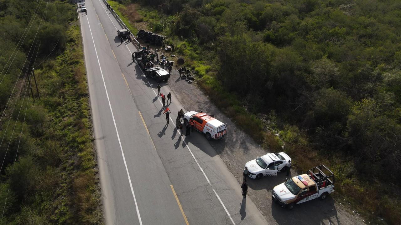 Vuelca camión del Ejército militar. Foto. PC NL