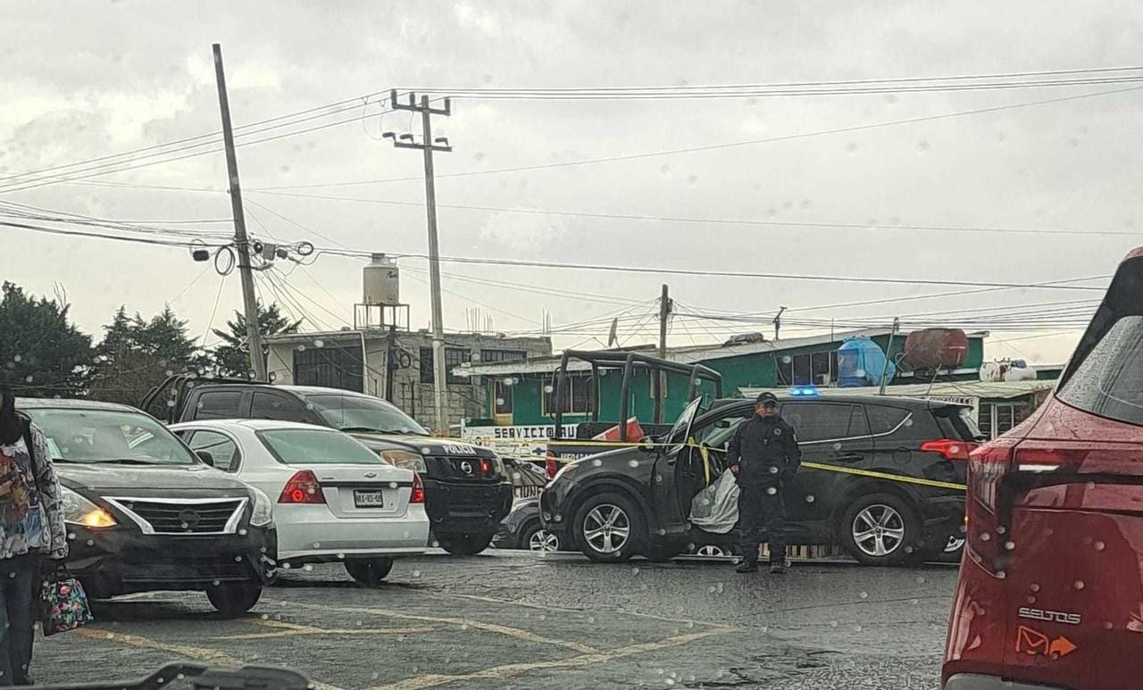 El hombre fue ejecutado y quedó al interior de su vehículo. Foto: Mane González