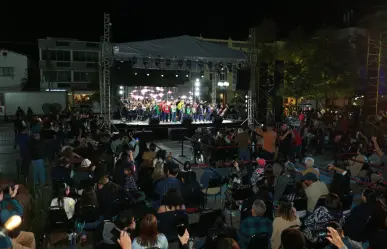 Conviven Américo y María con familias en concierto por Día de Reyes