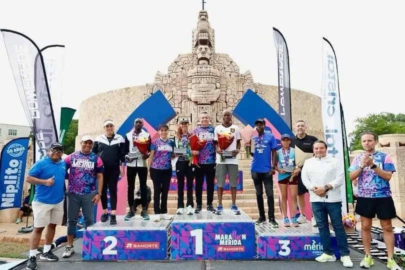 La carrera inició y termino en el Monumento a la Patria Fotos: IRVING GIL