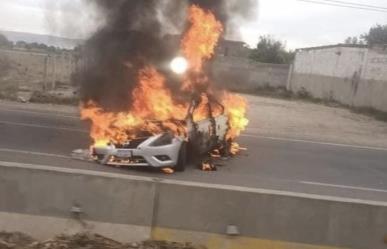 Narcobloqueos provocan enfrentamientos y quema de vehículos en Celaya