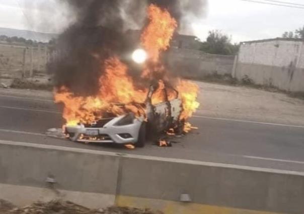 Narcobloqueos provocan enfrentamientos y quema de vehículos en Celaya