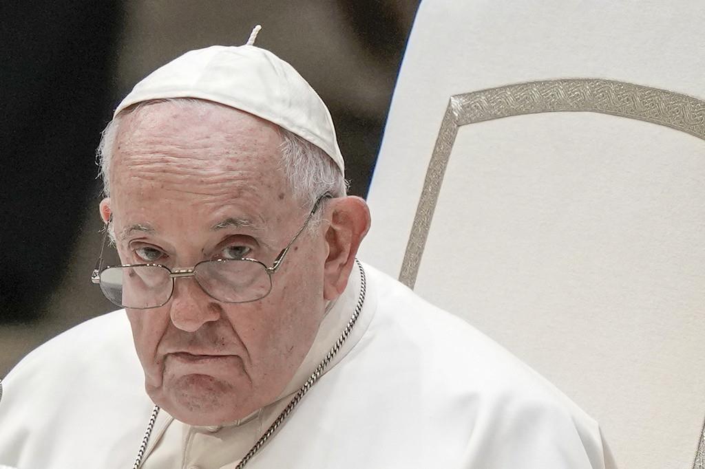 El papa Francisco asiste a su audiencia general en la sala Pablo VI del Vaticano, el miércoles 23 de agosto de 2023. (AP Foto/Andrew Medichini, Archivo)