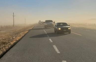 Fuertes vientos en Chihuahua provoca cierre tramos en carretera e daños