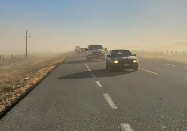 Fuertes vientos en Chihuahua provoca cierre tramos en carretera e daños