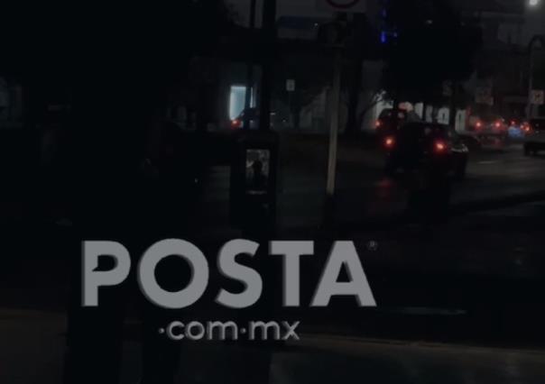 Riesgo para peatones y alumnos en Monterrey por falta de iluminación