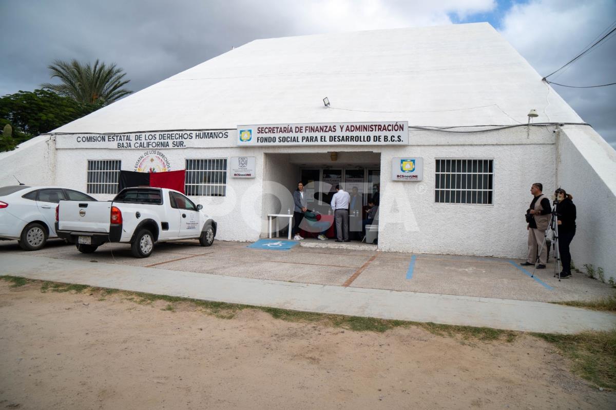 Piden trabajadores de la CEDH BCS la destitución de Charlene Ramos