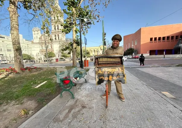 El icónico sonido del organillo llega a Monterrey desde Tijuana