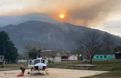 Combaten brigadistas de Protección Civil incendio forestal en Iturbide