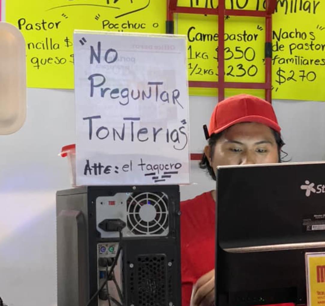 Un peculiar letrero muestra la orden a sus clientes pidiendo no preguntar tonterías.- Foto de Yucarnal