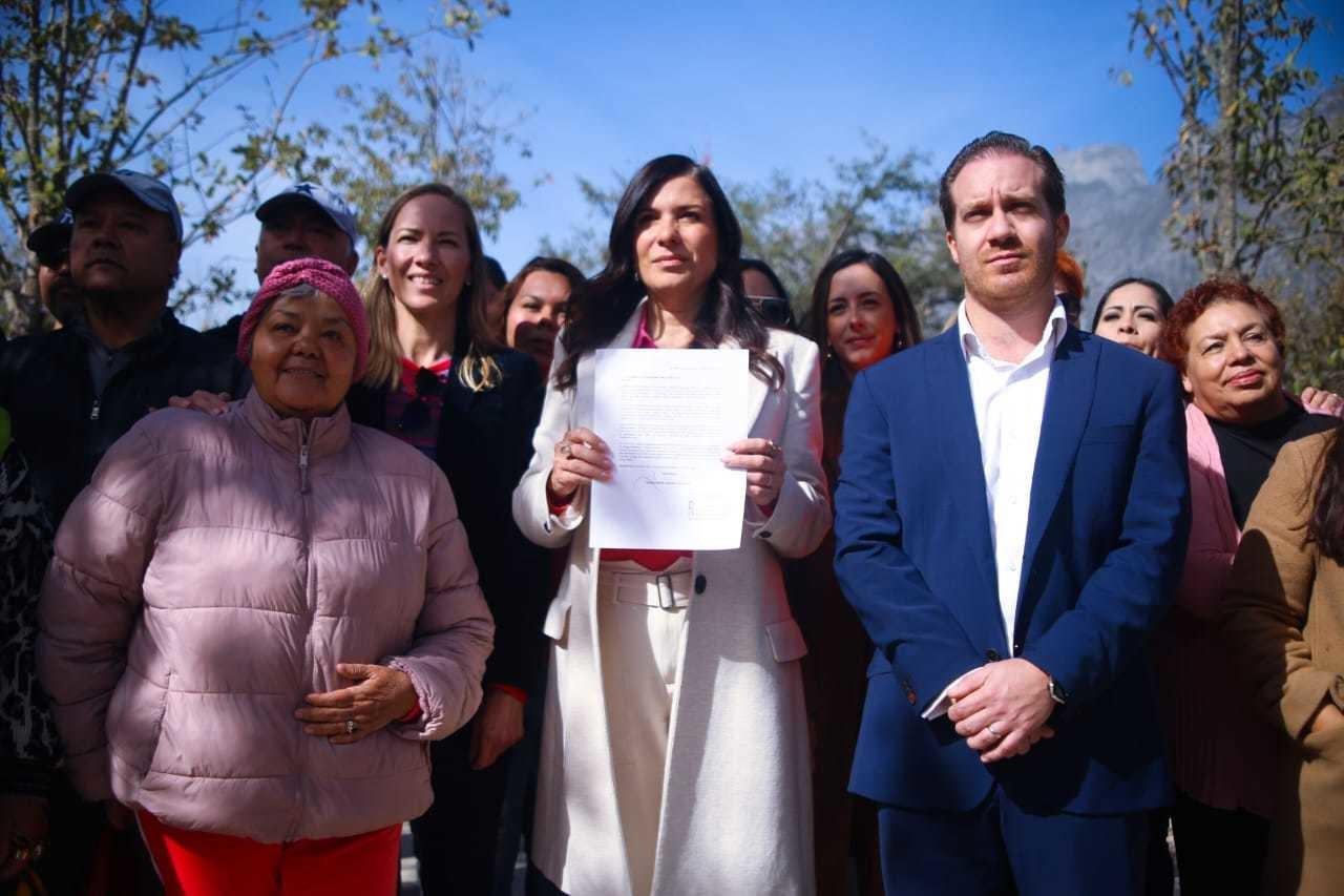 Lorenia Canavati, precandidata a la alcaldía de San Pedro por Movimiento Ciudadano, presentó una iniciativa ante el Cabildo de San Pedro Garza García. Foto: Cortesía