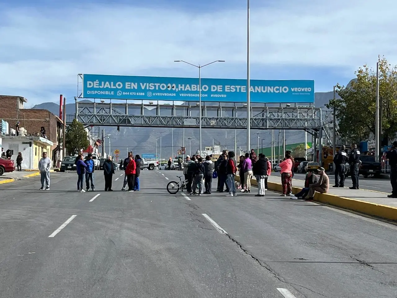 Los vecinos cerraron la circulación a los automovilistas. (Fotografía: Claudia Almaraz)