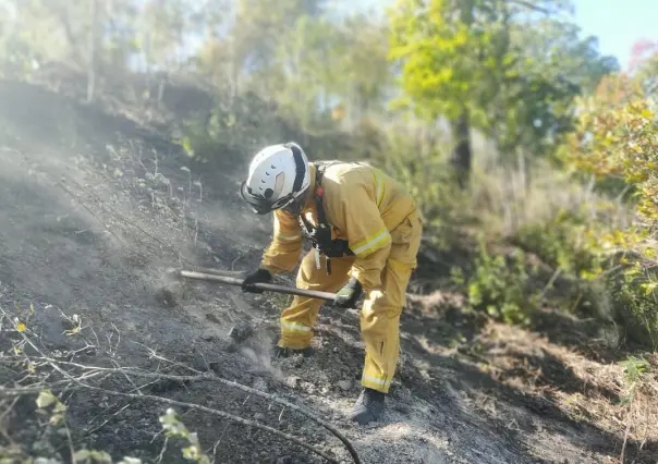 Vientos avivan incendio en sierra de Iturbide